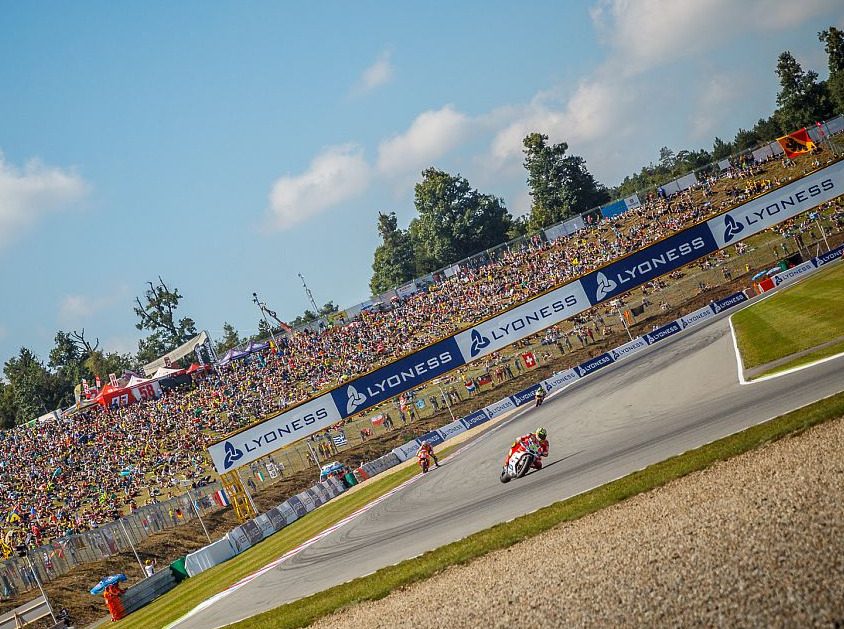 Gewohntes Bild: Volle Zuschauerränge bei der MotoGP in Brünn