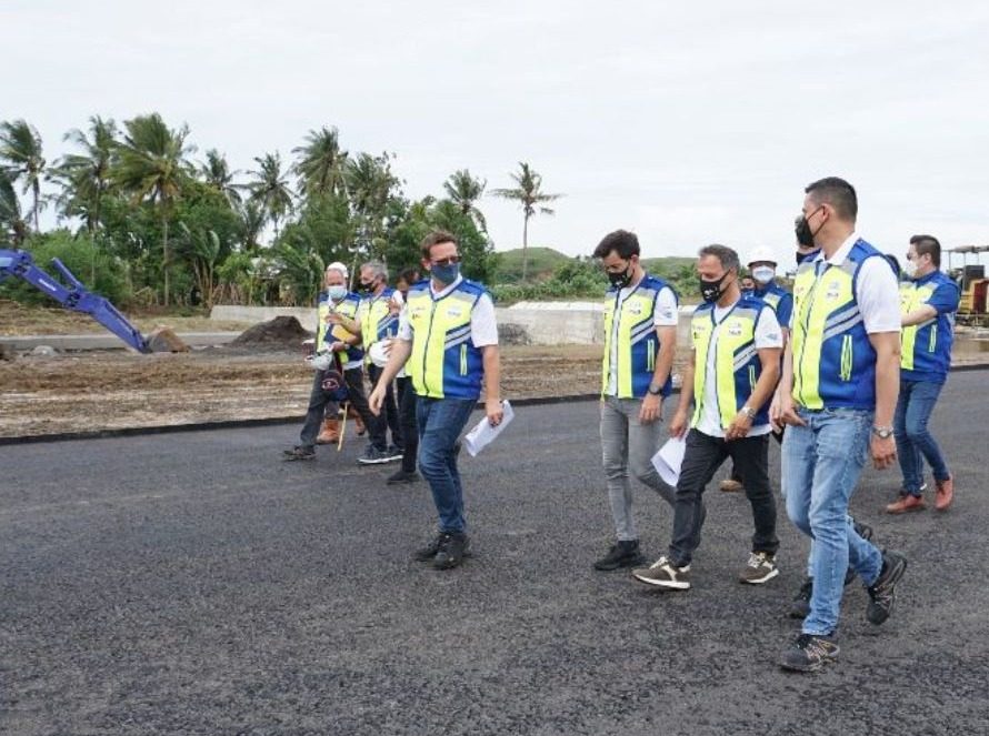 Die Verantwortlichen von FIM und Dorna besuchen die Baustelle in Lombok.