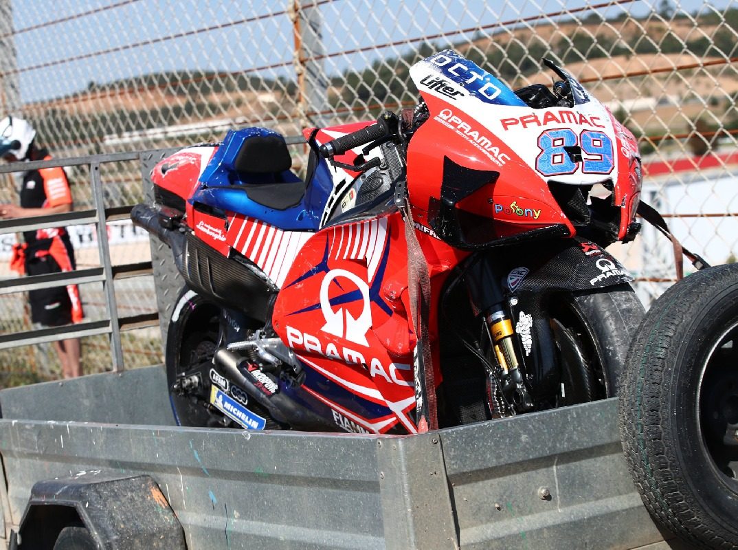 Die demolierte Pramac-Ducati lässt nur erahnen, wie heftig Jorge Martin abflog.