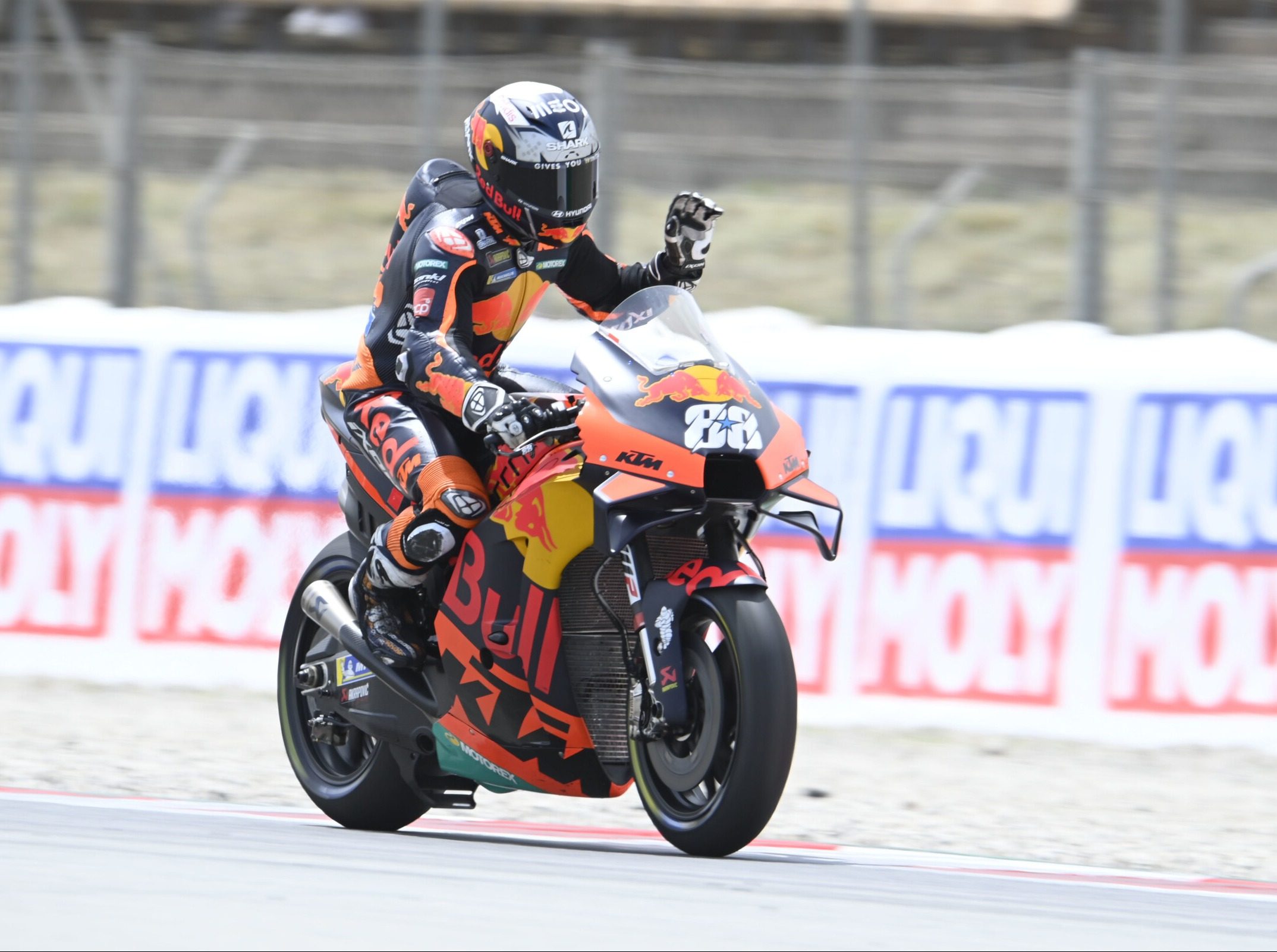 MotoGP in Barcelona 2021 KTM-Fahrer Oliveira siegt, Strafe gegen Quartararo