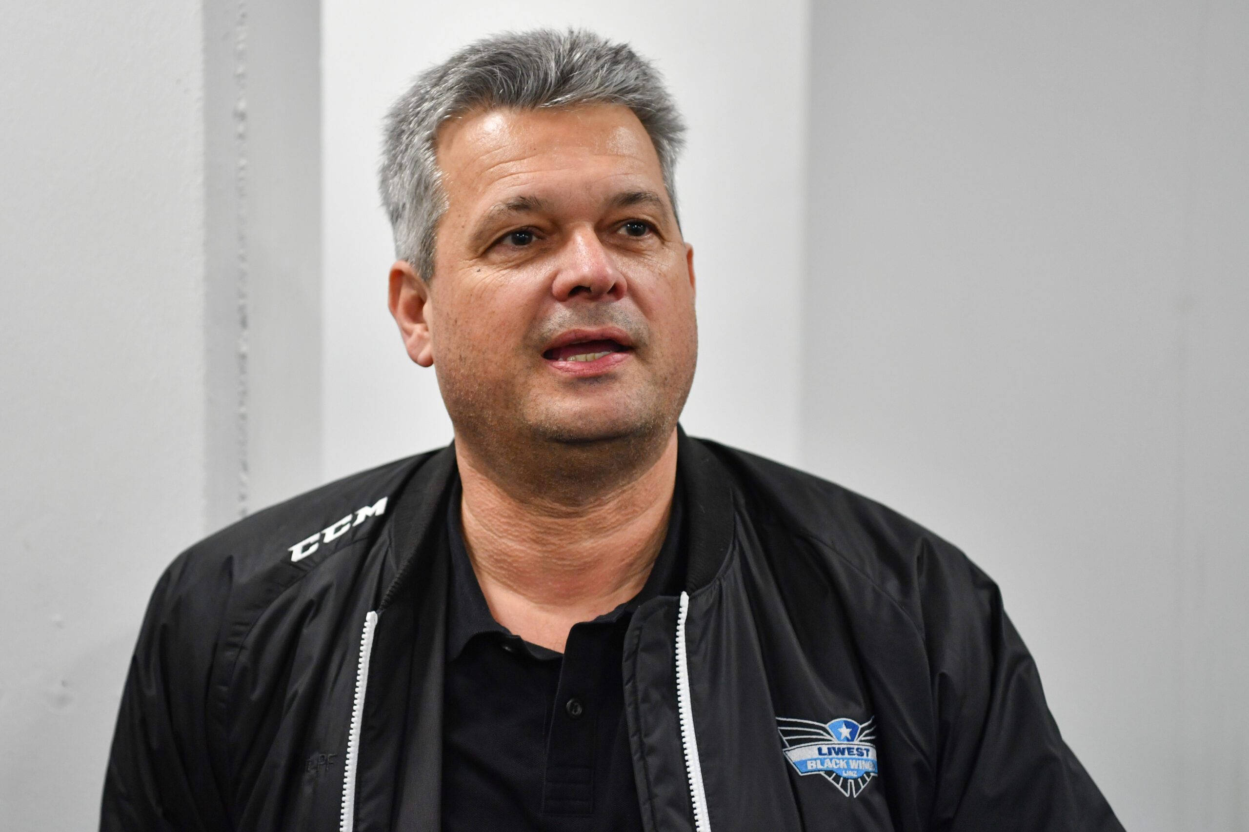 LINZ,AUSTRIA,25.FEB.20 - ICE HOCKEY - EBEL, Erste Bank Eishockey Liga, EHC Black Wings Linz, locker room tour. Image shows the president Peter Freunschlag.