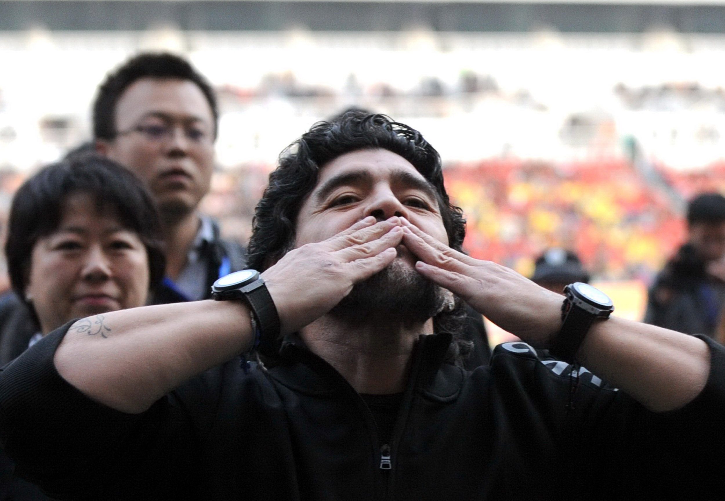 GEPA-05111033028 - JINAN,CHINA,05.NOV.10 - FUSSBALL - Diego Maradona in China, Charity Fussballmatch. Bild zeigt Diego Maradona. Foto: GEPA pictures/ Osports