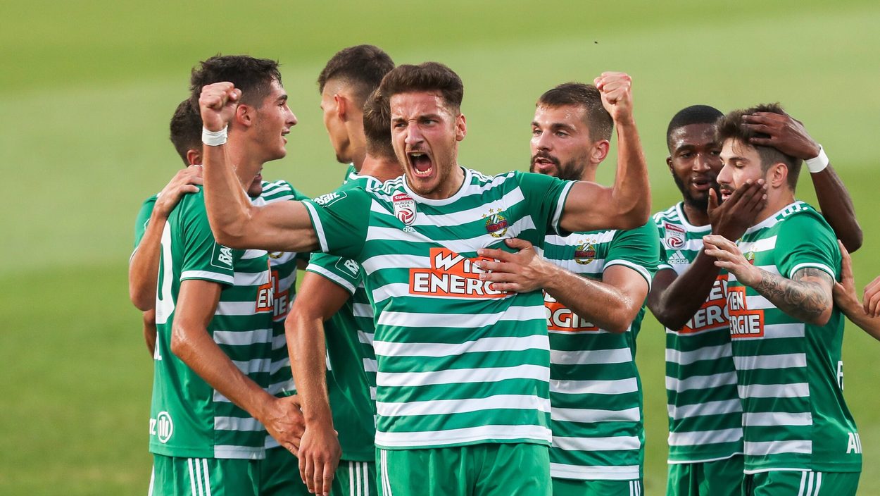 ZAGREB,CROATIA,26.AUG.20 - SOCCER - UEFA Champions League, qualifying round, NK Lokomotiva Zagreb vs SK Rapid Wien. Image shows the rejoicing of Ercan Kara (Rapid) and players of Rapid. Photo: GEPA pictures/ Philipp Brem