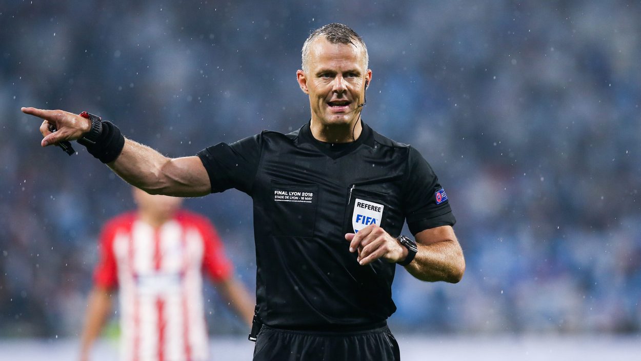 LYON,FRANCE,16.MAY.18 - SOCCER - UEFA Europa League, final, Atletico Madrid vs Olympique Marseille. Image shows referee Bjoern Kuipers.
