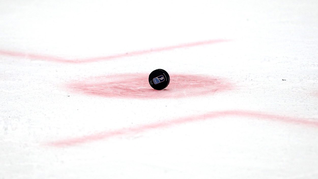 IIHF; Puck;Eishockey