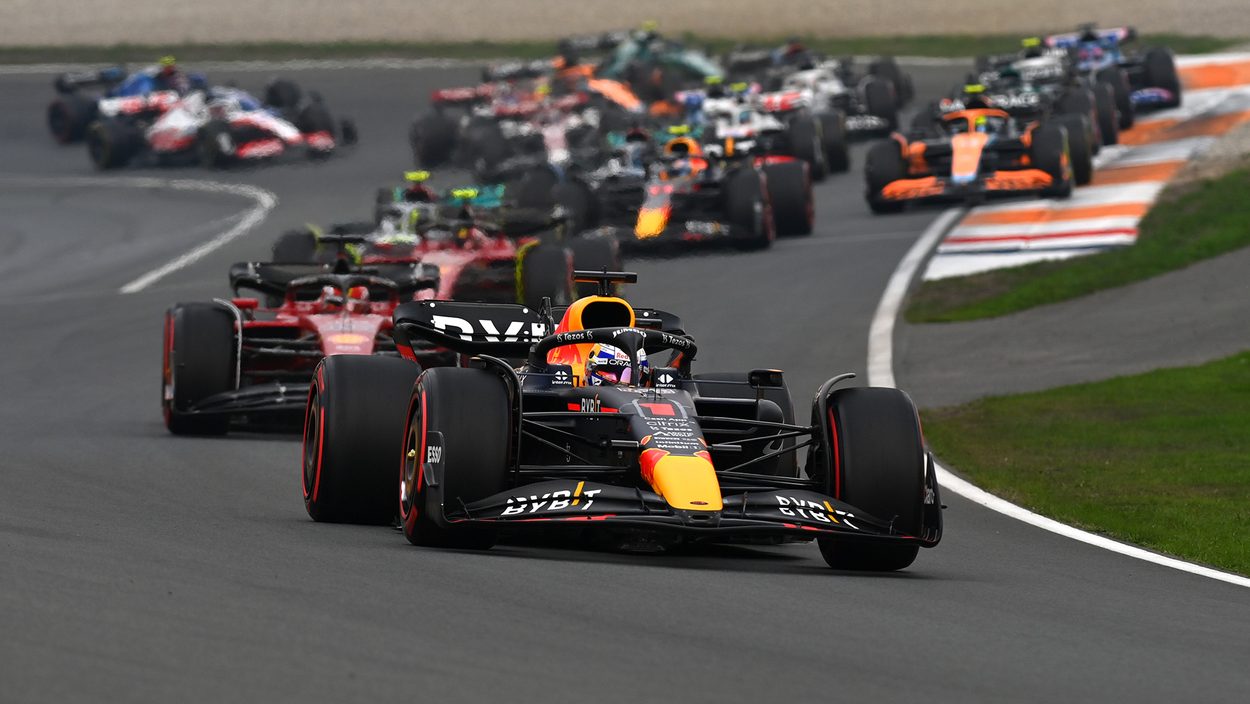 ZANDVOORT, NETHERLANDS - SEPTEMBER 04: Max Verstappen of the Netherlands driving the (1) Oracle Red Bull Racing RB18 leads Charles Leclerc of Monaco driving the (16) Ferrari F1-75 and the rest of the field on lap one during the F1 Grand Prix of The Netherlands at Circuit Zandvoort on September 04, 2022 in Zandvoort, Netherlands.