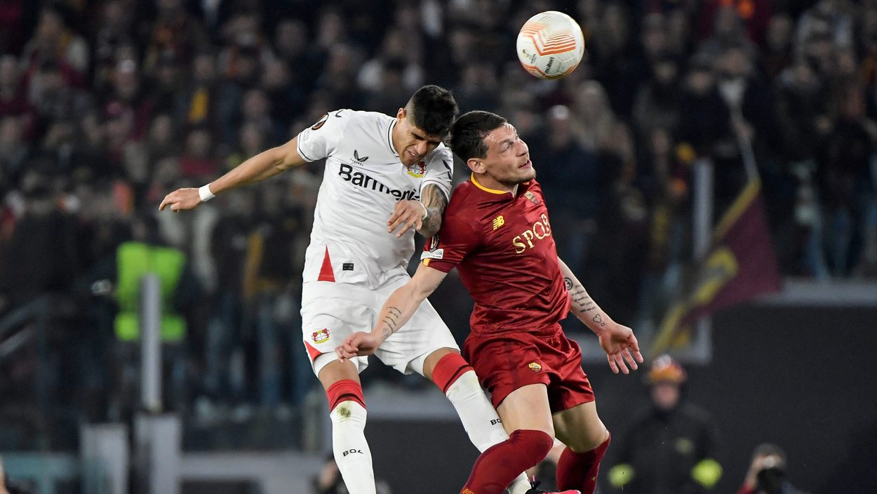 ROME,ITALY,11.MAY.23 - SOCCER - UEFA Europa League, semifinal, AS Roma vs Bayer 04 Leverkusen. Image shows Piero Hincapie (Leverkusen) and Andrea Belotti (Roma).
